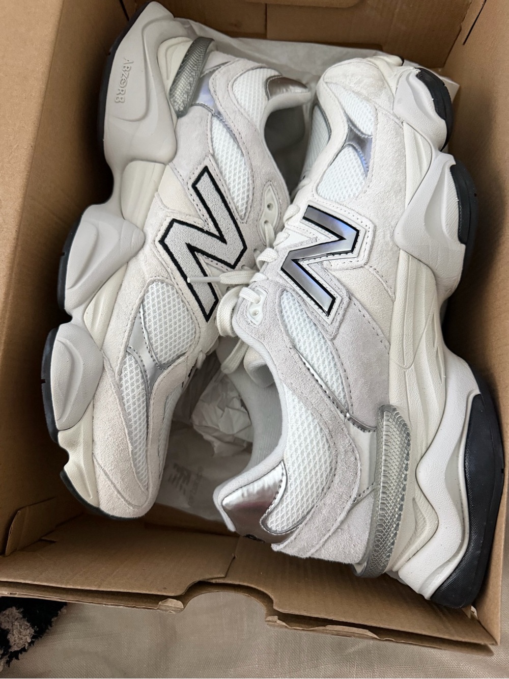 New Balance Men's White and Gray Chunky 9060’s